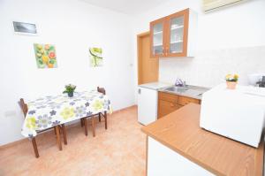 Kuchyň nebo kuchyňský kout v ubytování Apartments Marija