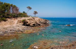 Gallery image of Vacancéole - Les Calanques Du Parc in Saint-Aygulf