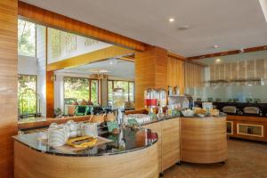 Kuchyň nebo kuchyňský kout v ubytování Amber Dale Luxury Hotel & Spa, Munnar