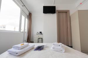 Postel nebo postele na pokoji v ubytování ATHENS COMMERCIAL + 37 fotografií