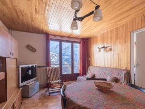 a living room with a table and a television at Les Marmottes 2 N 69 - 3P7 in Orcières