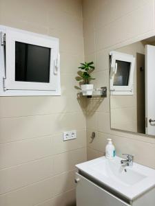 a bathroom with a sink and a mirror at Libertad A in Santiponce
