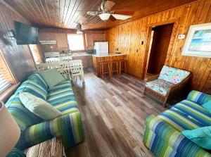 Ein Sitzbereich in der Unterkunft Sand Spur Cottages