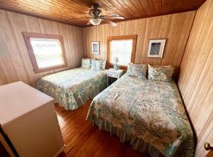 Ein Bett oder Betten in einem Zimmer der Unterkunft Sand Spur Cottages