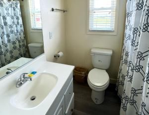 Ein Badezimmer in der Unterkunft Sand Spur Cottages
