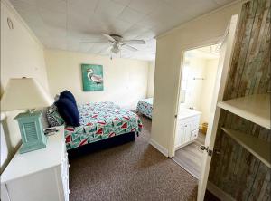 Ein Bett oder Betten in einem Zimmer der Unterkunft Sand Spur Cottages