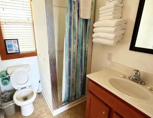 Ein Badezimmer in der Unterkunft Sand Spur Cottages