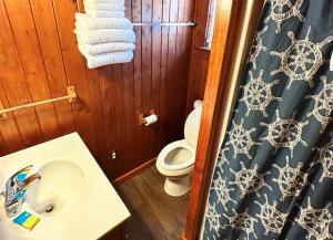 Ein Badezimmer in der Unterkunft Sand Spur Cottages