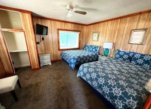 Ein Bett oder Betten in einem Zimmer der Unterkunft Sand Spur Cottages