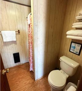 Ein Badezimmer in der Unterkunft Sand Spur Cottages
