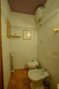 Kúpeľňa v ubytovaní Tranquil Suite Near Museums and Train Station