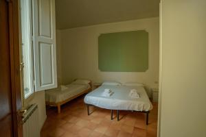 Posteľ alebo postele v izbe v ubytovaní Tranquil Suite Near Museums and Train Station