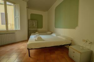 Posteľ alebo postele v izbe v ubytovaní Tranquil Suite Near Museums and Train Station