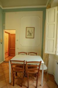 Fotografia z galérie ubytovania Tranquil Suite Near Museums and Train Station vo Florencii