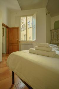 Posteľ alebo postele v izbe v ubytovaní Tranquil Suite Near Museums and Train Station