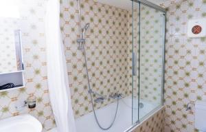 Bagno di Maison Gruyère avec Cheminée et Vue sur les Alpes