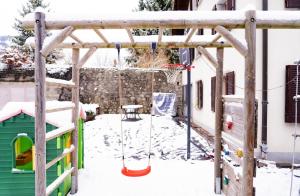 Area giochi per bambini di Maison Gruyère avec Cheminée et Vue sur les Alpes