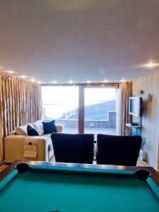 TV a/nebo společenská místnost v ubytování Bella Hotel