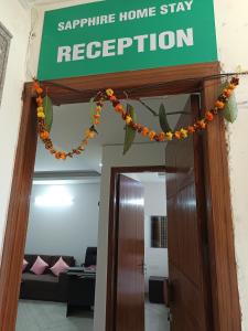 Zona de hol sau recepție la Sapphire Home Stay Near Nizamuddin Railway Station