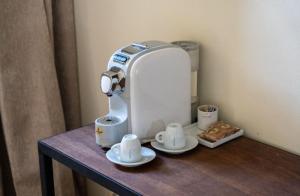 a mixer sitting on a table with two cups at Tenuta del Duca Fiumicino Locanda e Hostaria Guest House in Fiumicino