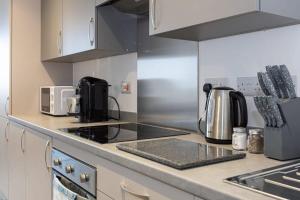 Køkken eller tekøkken på Media City Salford Quays Flat by City SuperHost + 18 billeder