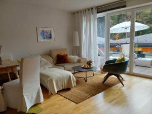 Posedenie v ubytovaní Sunsuite 1