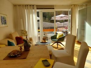 Posedenie v ubytovaní Sunsuite 1