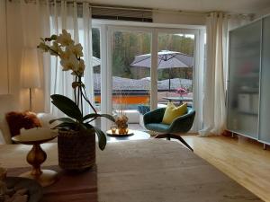 Posedenie v ubytovaní Sunsuite 1