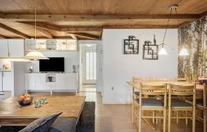 Dapur atau dapur kecil di Holiday Home Idestrup With Fireplace 02