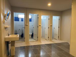 Koupelna v ubytování YP Hostel