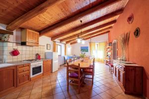 Kuchyň nebo kuchyňský kout v ubytování Agriturismo Fattoria Walden