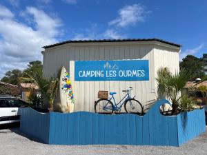 Jízda na kole v ubytování CAMPING LES OURMES nebo okolí