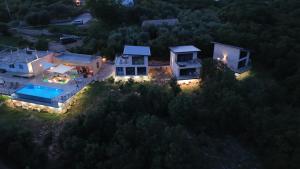 Solana's View - Ferienhäuser in ruhiger Lage, mit einer einzigartigen Aussicht, Infinity Pool, Free Parking und Wlan内部或周边的泳池