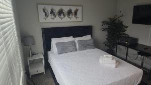 a bedroom with a bed with white sheets and pillows at Touch Of Jazz-workspace 300mbps Wifi in Clarksville