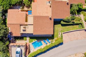 an aerial view of a house with a swimming pool at Villa Lumière in Costa Paradiso