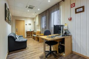 TV a/nebo společenská místnost v ubytování Hotel Lyon