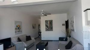 Χώρος καθιστικού στο No 37 Sea View Salina Apartments