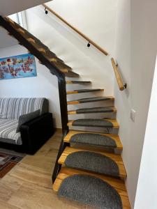 a set of stairs in a room with a couch at Duplex Moderno Perto da Praia in Armação de Pêra