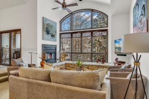 Χώρος καθιστικού στο Stonebridge at Deer Valley #1145