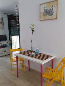 a table and two chairs in a living room at Eli's Home in Málaga