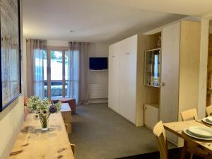 TV a/nebo společenská místnost v ubytování Apartment Residenza Chesa Margun 33-4 by Interhome + 24 fotografií