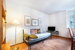 Televiisor ja/või meelelahutuskeskus majutusasutuses Denkmal an Urlaub