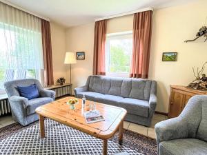 Ruang duduk di Holiday Home Vergissmeinnicht by Interhome
