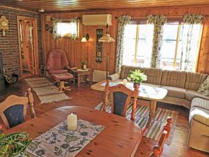 Posezení v ubytování Holiday Home Midtholmen by Interhome