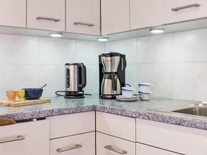 Kuchyň nebo kuchyňský kout v ubytování Holiday Home Reindli by Interhome