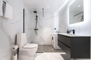 Bilik mandi di Adelle Apartments Viru Keskuses, 9-th floor +88 gambar
