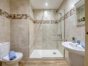 Kúpeľňa v ubytovaní Studio Symar by Interhome
