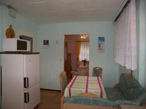 Η κουζίνα ή μικρή κουζίνα στο Bungalow Lange mit 2 Schlafzimmer
