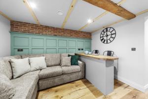 Posezení v ubytování Tilly's Cosy Cottage Retreats - Castle Cottage + 16 fotografií