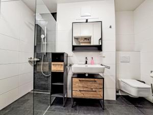 Koupelna v ubytování Apartment Berg- und Seeblick alpe maritima -Top 10 by Interhome